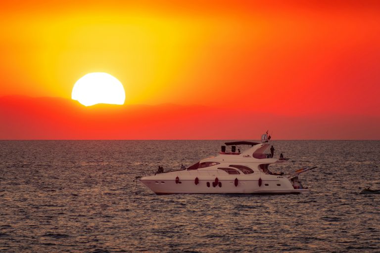 4 Things to Know Before Booking a Yacht in Dubai