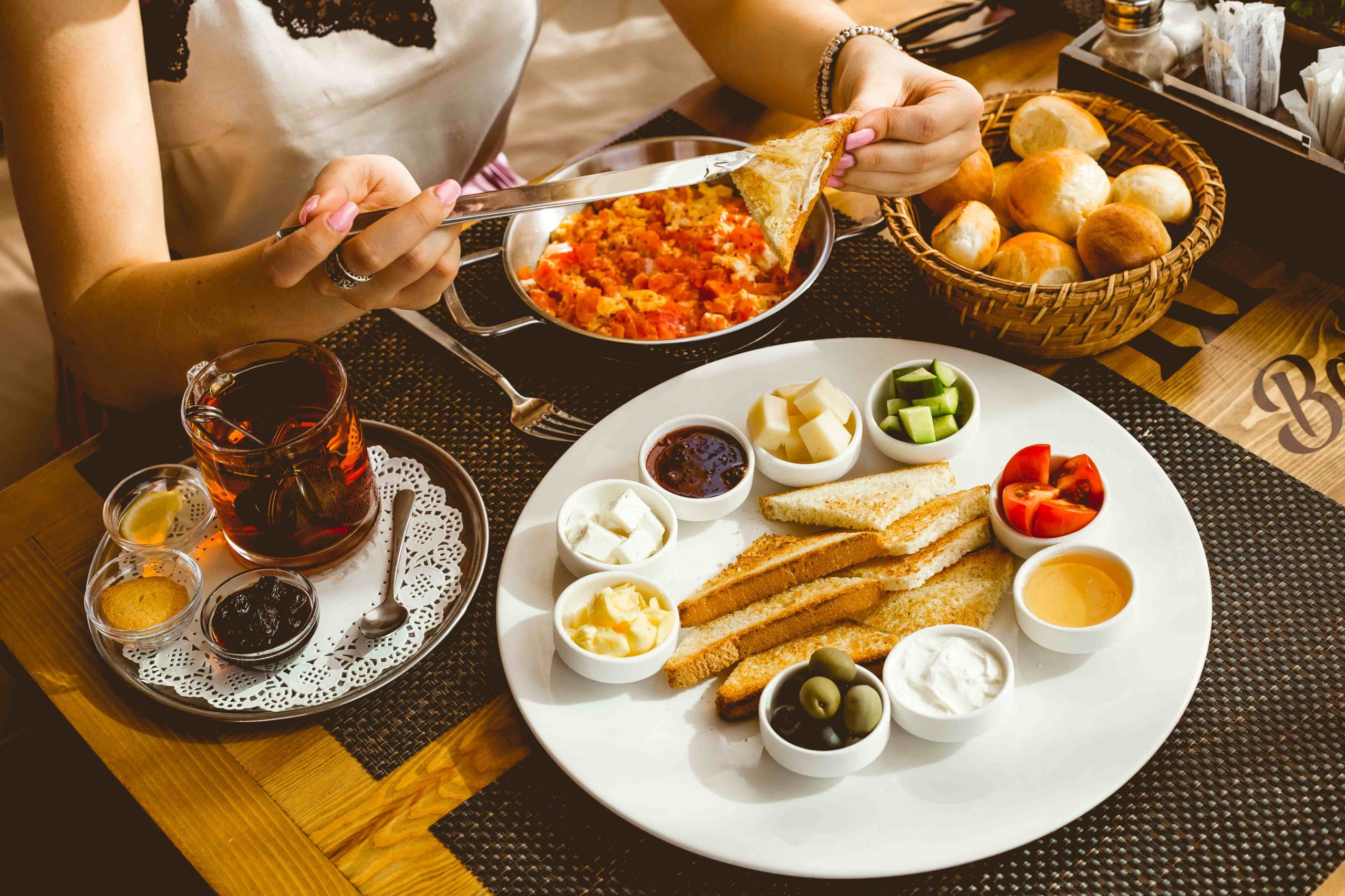 Why English Breakfast Dubai Remains a Timeless Morning Choice